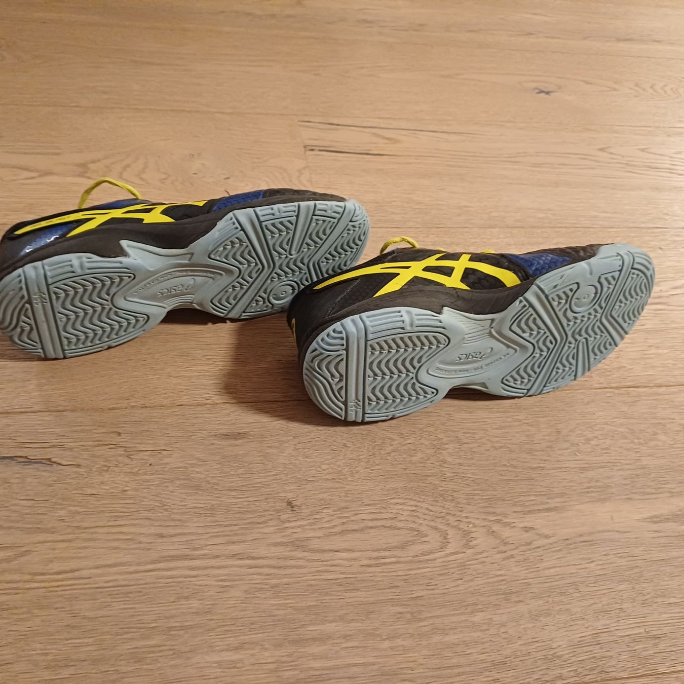 Scarpe per ragazzi: Hallenturnschuhe asics, Gr. 37.5 – Usato da Wahlendorf venduto da Irba 1