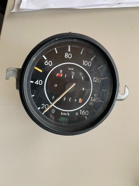 VW Tutti pezzi di ricambio auto: VW Käfer Tachometer bis 160 km – Usato da Grenchen venduto da Woernerauto