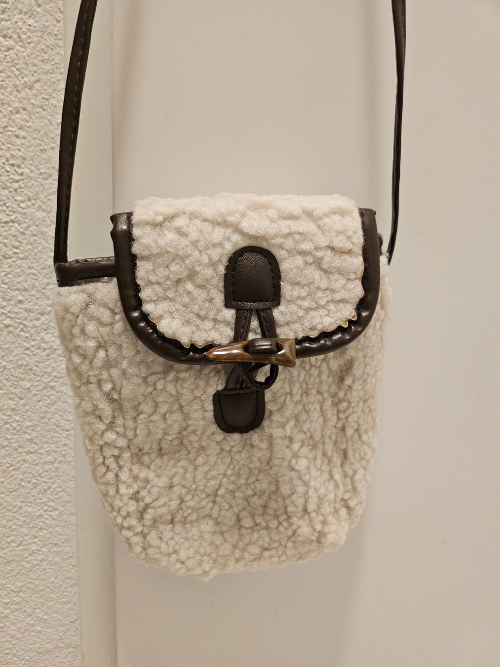 Taschen für Damen: Handytasche Teddyfell – Neu (gemäss Beschreibung) aus Kefikon TG von Livline 1