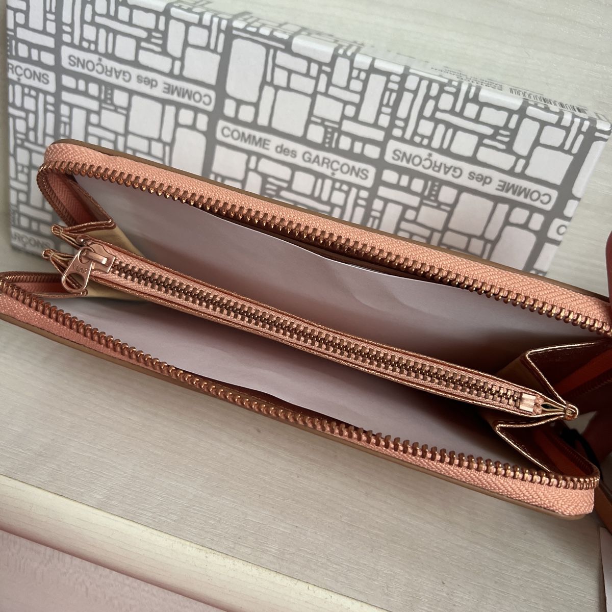 Comme Des Garcons Portemonnaie: Comme des Garçons Rose Gold Leather Wallet – Neu und originalverpackt aus Fribourg von ariesto 2