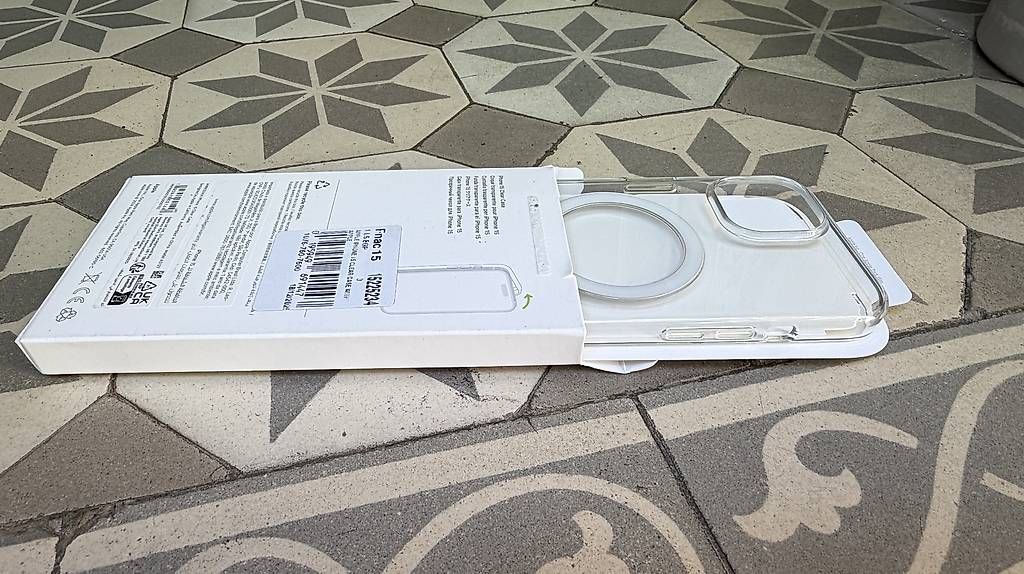 Cover & Protezioni schermo: Coque clear case pour IPhone 15 – Usato da Genève venduto da Ninah71 2