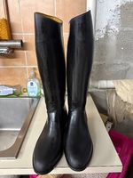 A. vendre.  Bottes d?équitation.