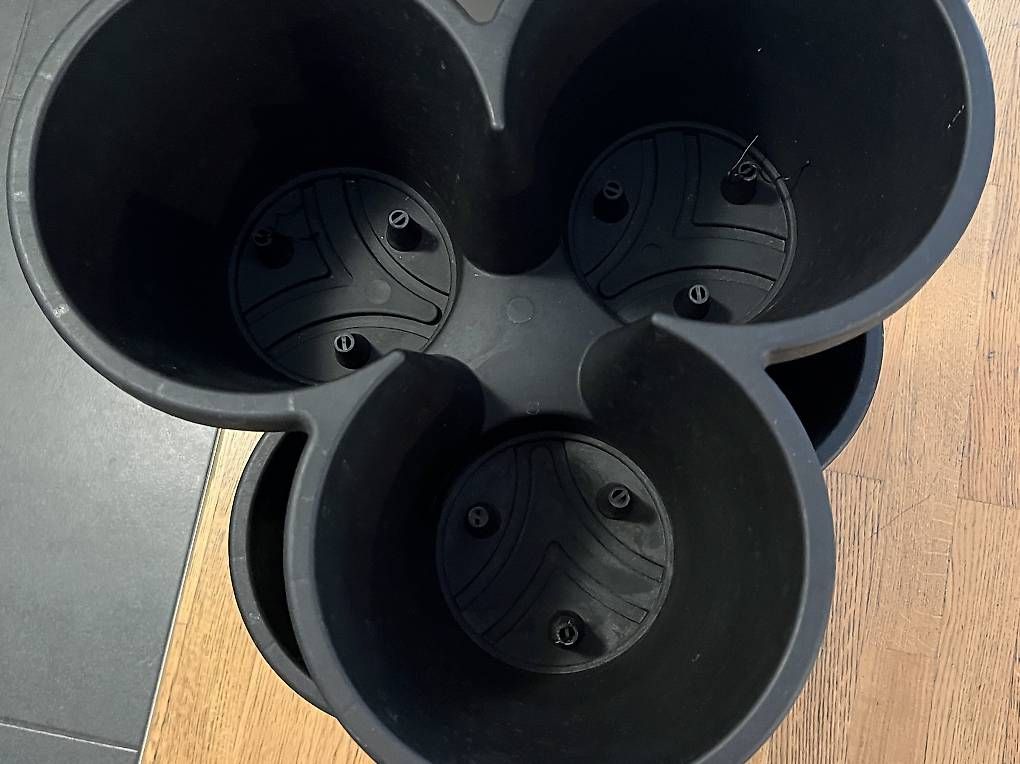 Vasi per fiori: 3 neue Gartentöpfe (schwarz) – Usato da Wädenswil venduto da esp_z8tb 2