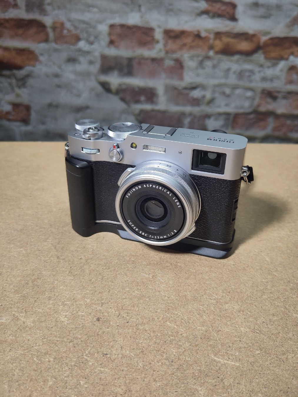 Fujifilm Fotocamera: Fujifilm X100v – Usato da Blonay venduto da aspegix