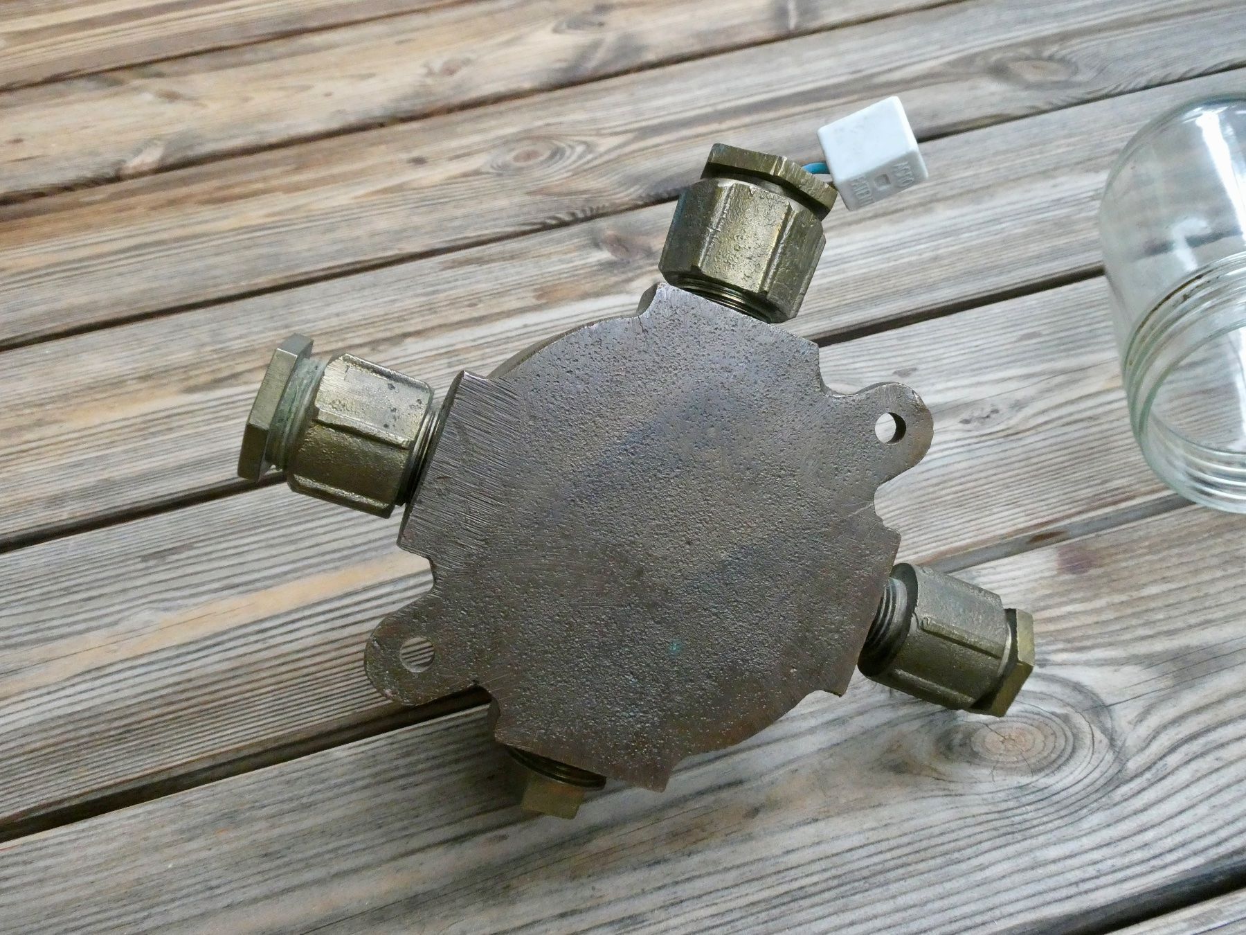 Lampade: antike Deckenlampe Bunkerlampe Messing mit Einschraubglas – Usato da Lüchingen venduto da Eeizo 5