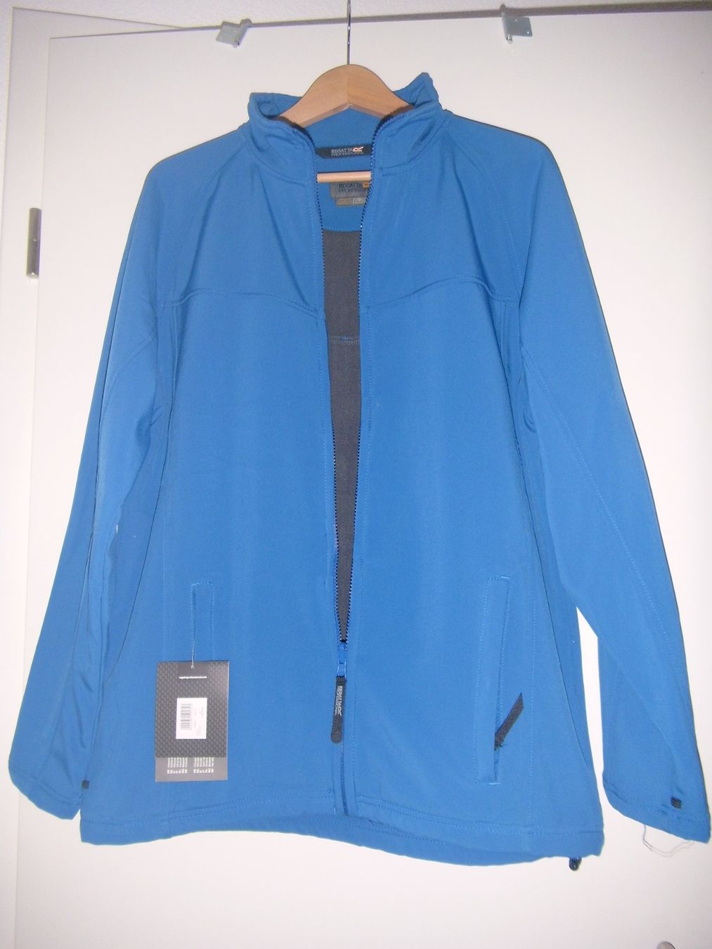 Giacche: Regatta Softshell Jacke – Nuovo e nell'imballaggio originale da St Gallen venduto da Hrabbit