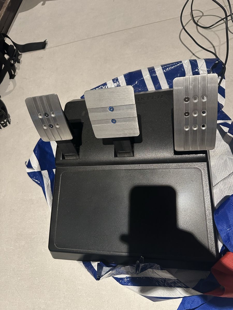 Thrustmaster Controller: Thrustmaster T300RS GT + Shifter TH8A – Nuovo (secondo la descrizione) da Yverdon-les-bains venduto da piv_qn86 5