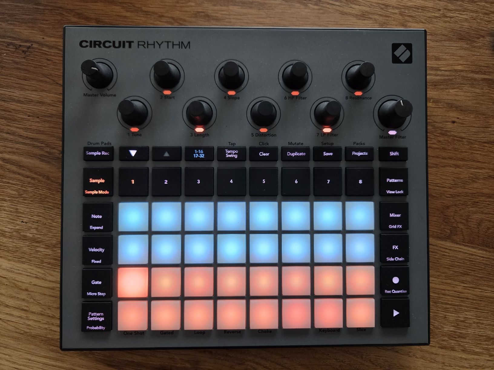 Novation Musikinstrumente: Novation Circuit Rhythm Beatmaking Sampler mit Case – Gebraucht aus Naters von refus3d 1