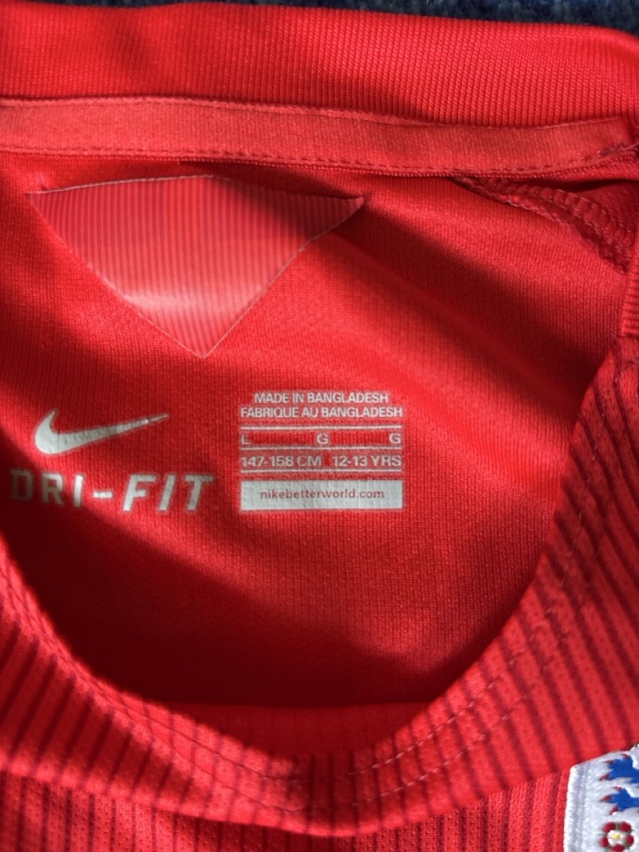 Nike Scarpe, pantaloni & magliette da ginnastica: Nike Trikot England 146/152  – Usato da Liebefeld venduto da nurseli 2