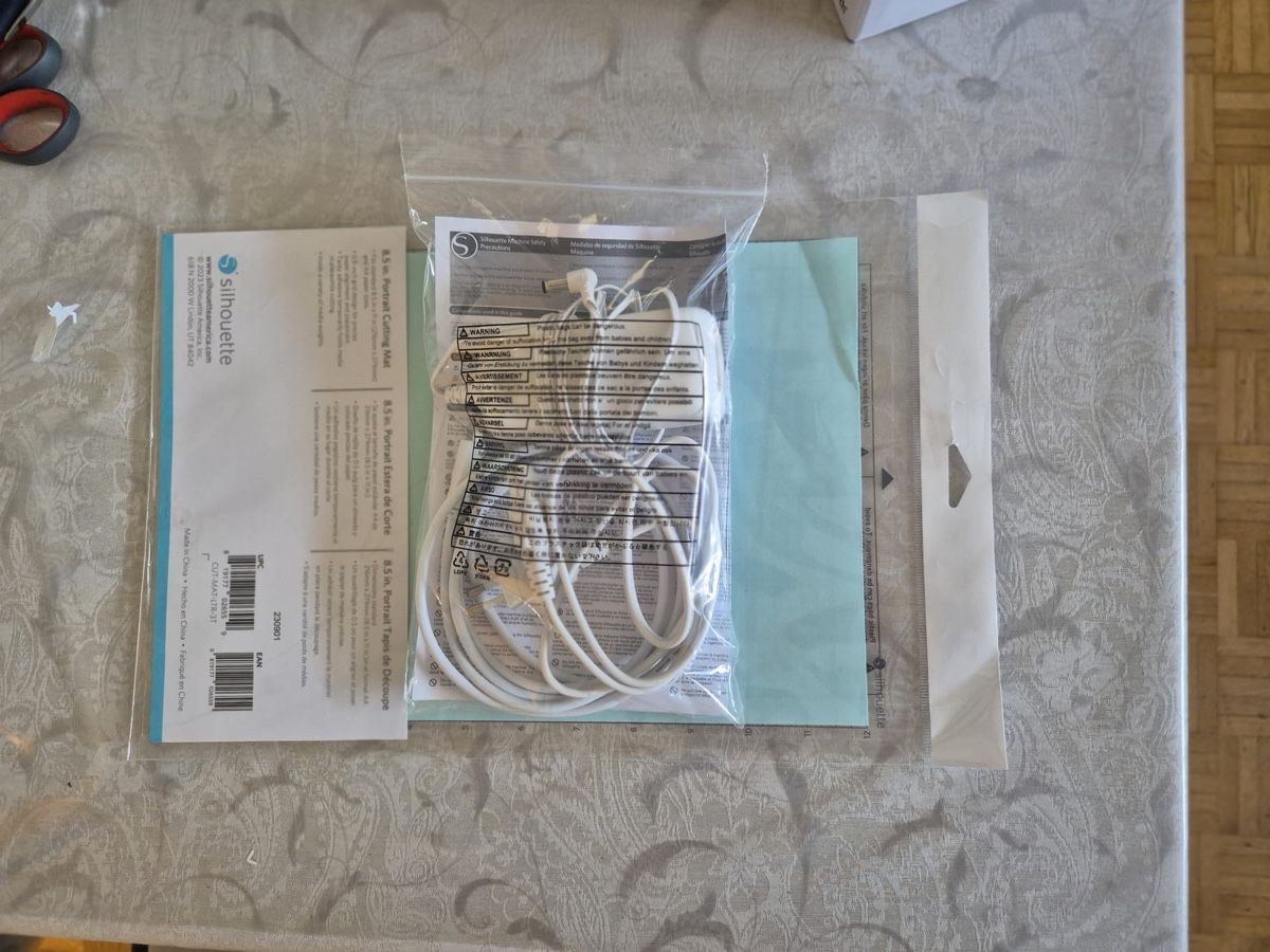 Bindegeräte: Silhouette Portrait 3 Plotter + Peach Personal Binder – Gebraucht aus Dielsdorf von cjpulia 1