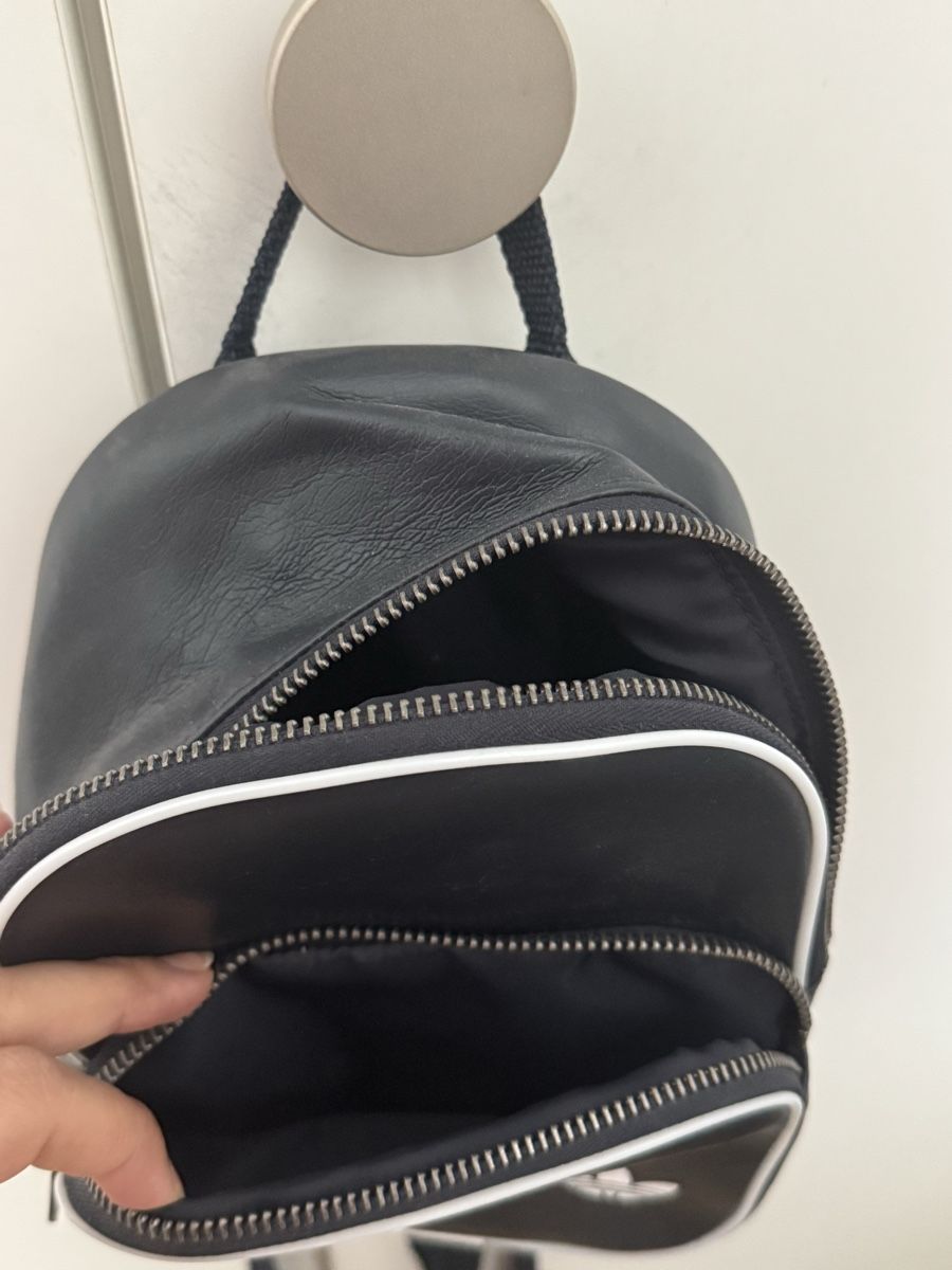 Adidas Rucksäcke: Mini sac à dos Adidas bleu marin – Gebraucht aus Meyrin von mai_pl7s 2