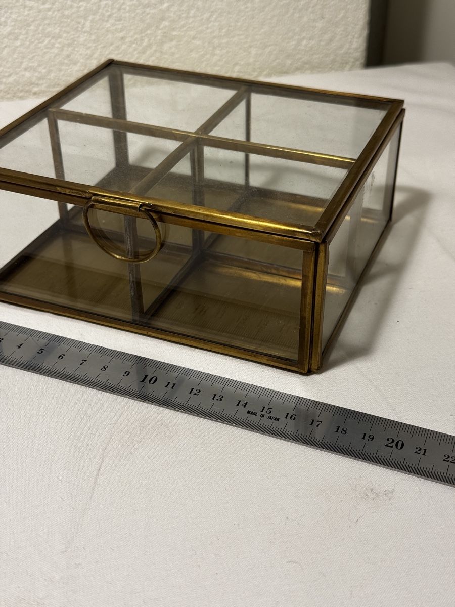 Schmuckkästen: Schmuckbox - Schmuckkästchen/ Vitrine goldig – Gebraucht aus Stüsslingen von leo_nzh6 6