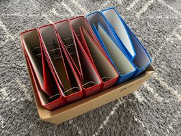A4 Bundesordner rot (8x) & blau (4x) in 12‘er Kiste)