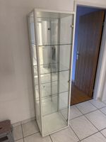 Vitrine aus Glas und Spiegel