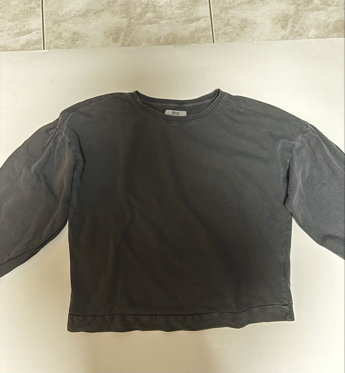 Only Pullover & Sweatshirts: Schwarzer Only Pullover – Gebraucht aus Uster von oranger_pulli 1