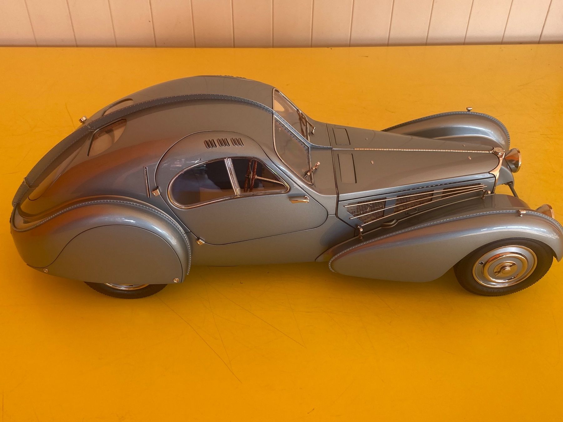 Pocher Modellini d'auto: Ixo Collection  Bugatti 57SC Atlantic  1/8 – Nuovo (secondo la descrizione) da Bonfol venduto da zagato43e 3