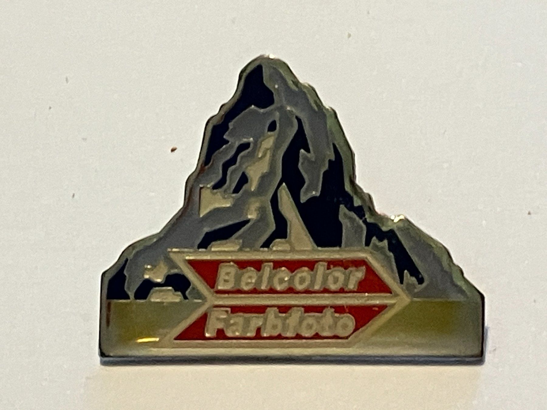 Placchette & Badge: 1 Pin Belcolor Farbfoto – Usato da Basel venduto da djwwpp