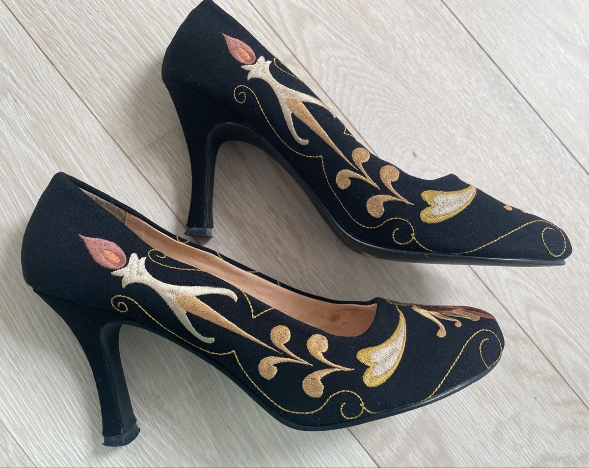 Scarpe da donna: Unique Elegant Embroidered Heels, SX Collection, Size 5.5 – Nuovo (secondo la descrizione) da Oberwil BL venduto da Stellochkas 1