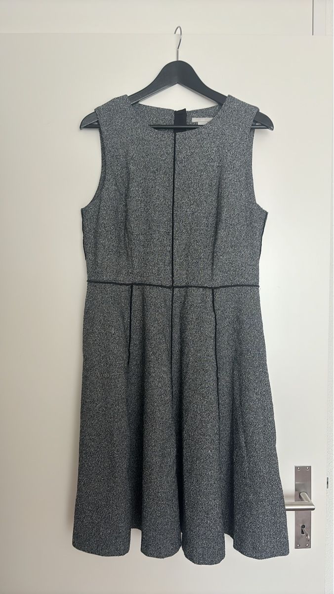 Robes: Kleid Damen grau Grösse 44 – D'occasion à Nänikon par Caro8989