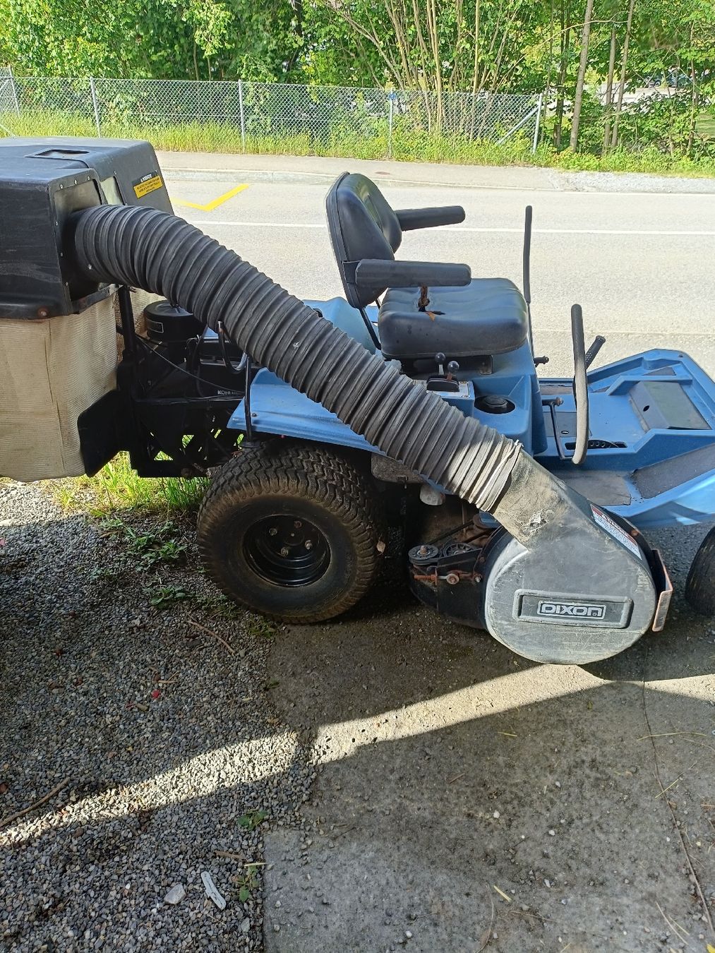 Tagliaerba: rasentraktor Dixon  – Usato da Sihlbrugg venduto da Z...D 3