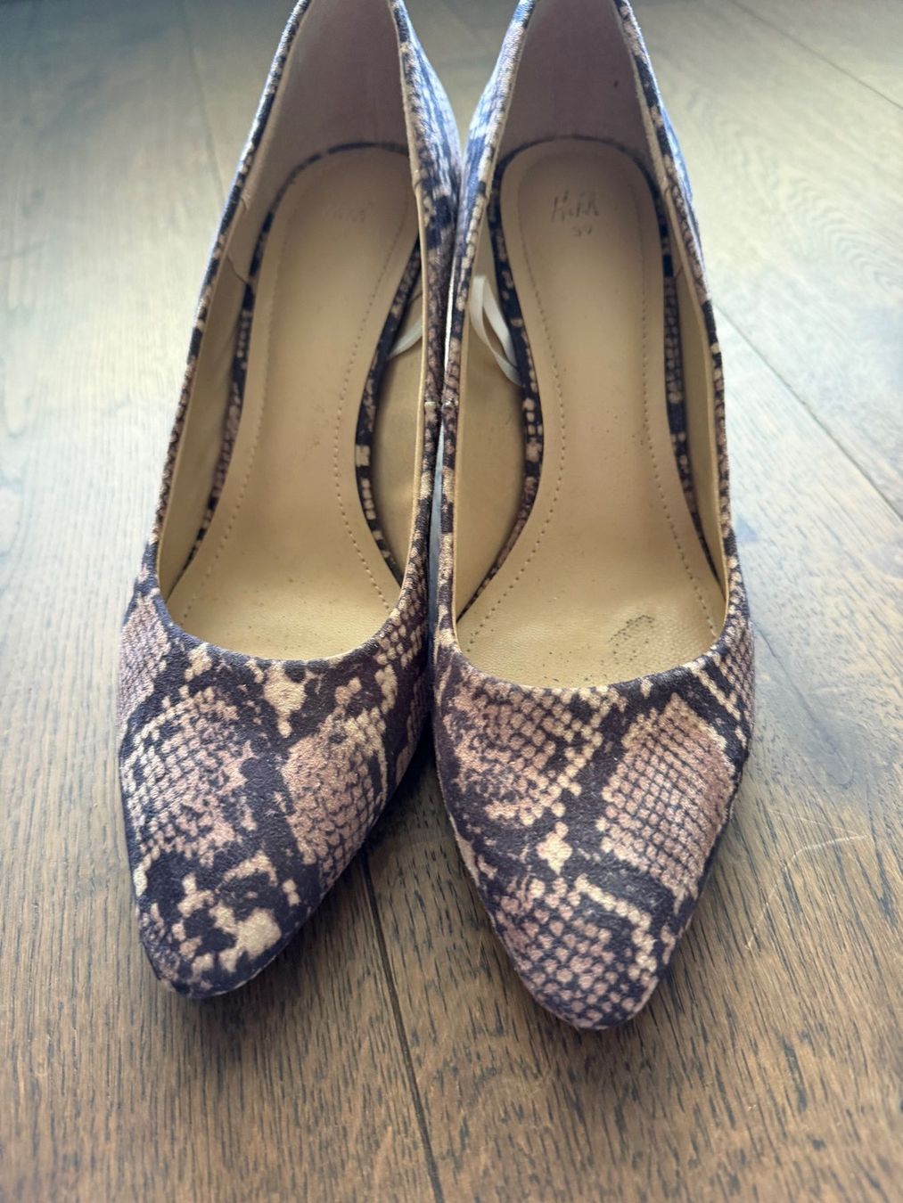 H&M Scarpe da donna: Pumps Schlangenmuster Grösse 39 H&M fast neu – Nuovo (secondo la descrizione) da Muttenz venduto da flowers04