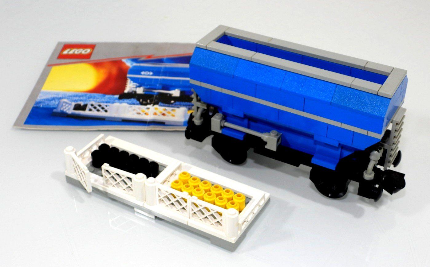 Lego Baukästen: LEGO EISENBAHN 4536 BLAUER SCHÜTTGUTWAGON – Gebraucht aus Turbenthal von Ddanuh