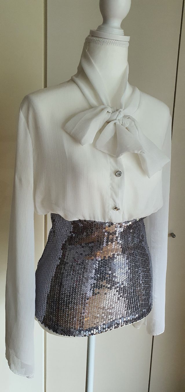 Camicette: Bluse mit Pailletten – Usato da Basel venduto da Kristal4 4
