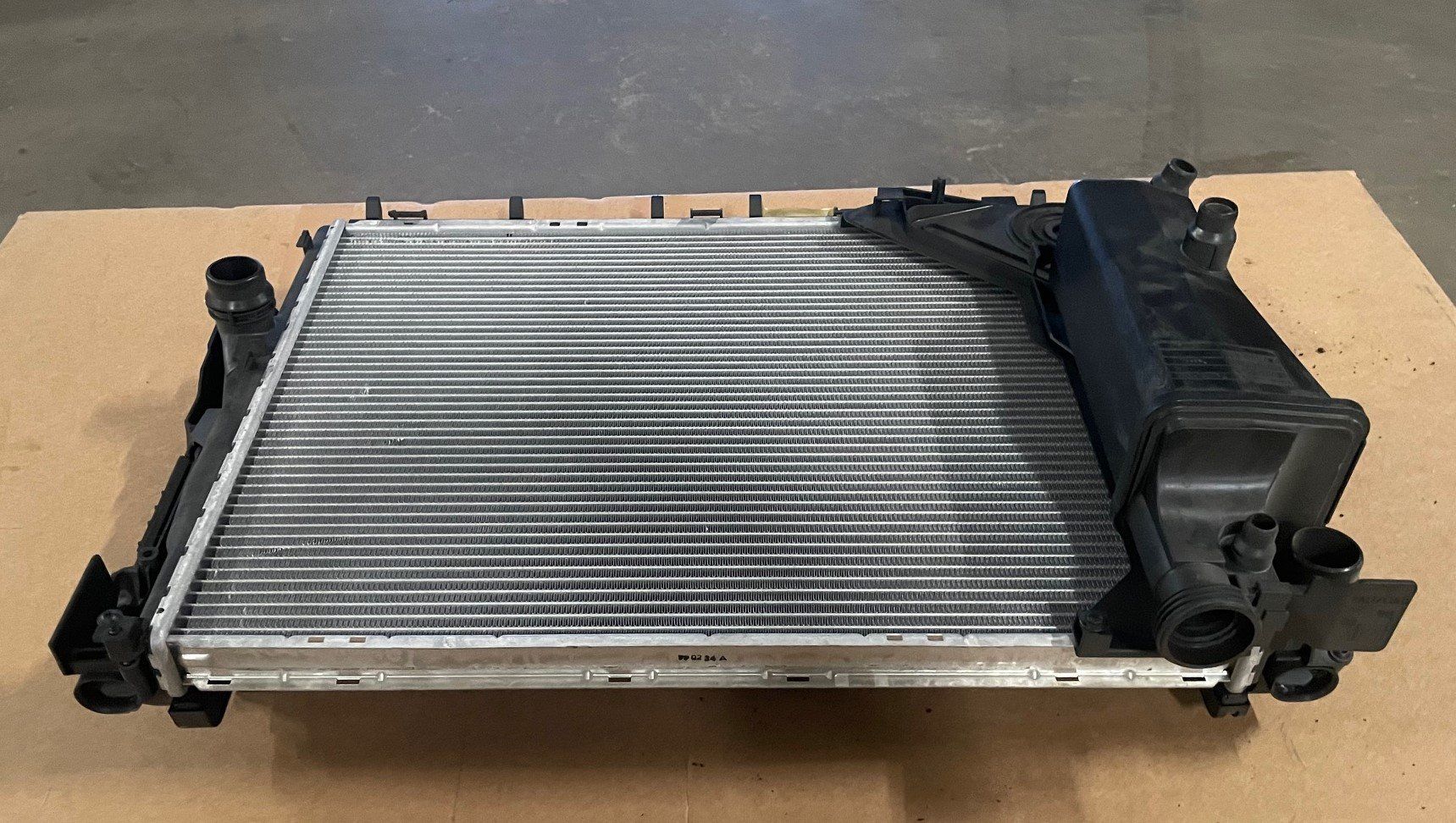 BMW Tutti pezzi di ricambio auto: BMW série 3 E46 radiateur – Nuovo (secondo la descrizione) da Satigny venduto da rfo59 3