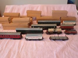 10 schöne alte Wagen für die TRIX EXPRESS H0 Eisenbahn OVP