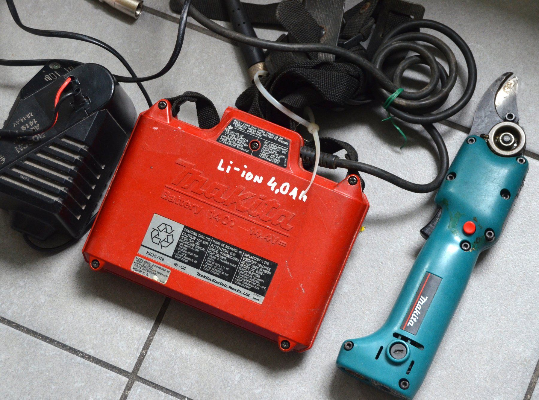 Makita Tous les outils: Akku-Astschere Makita Sécateur – D'occasion à Collonges par arashee 1