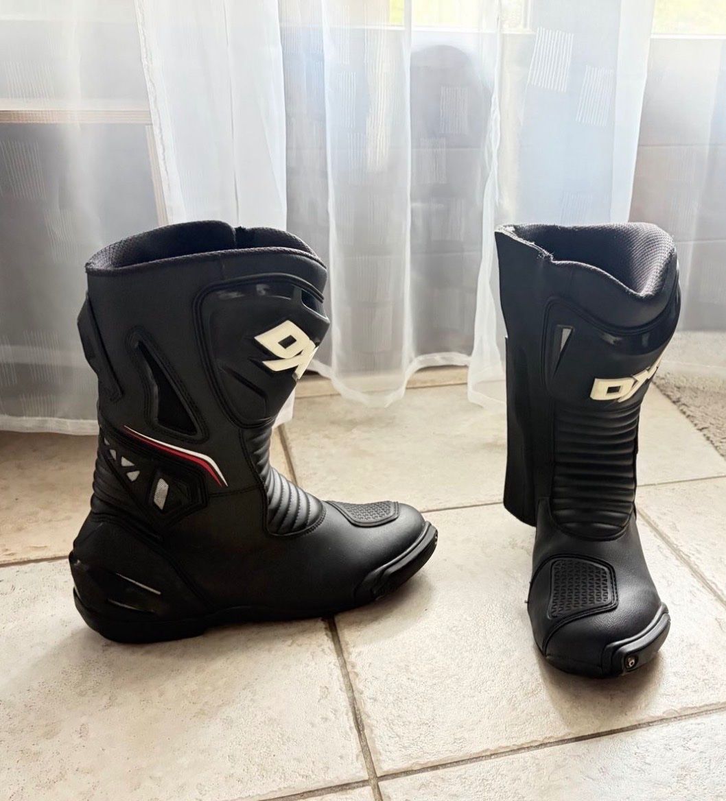 Scarpe da uomo: Bottes de moto DXS, taille 43 – Usato da Romont FR venduto da lua_k8pr