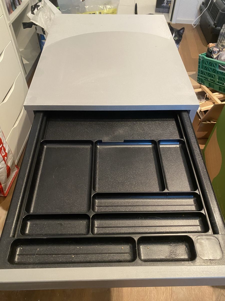 Banconi: Gebrauchte graue Schubladenbox / Büromöbel mit 3 Schubladen – Usato da Unterlunkhofen venduto da Xemi15 1