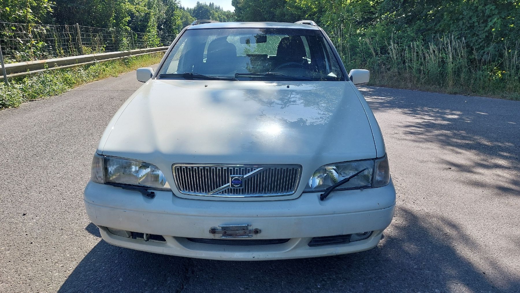 Volvo Automobili: Volvo V70 2.4 Kombi Handschalter – Usato da Niederlenz venduto da SciroccoUrquattro 1