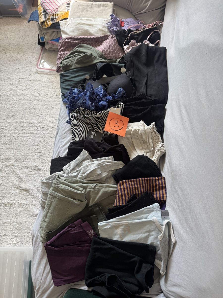 Lots de vêtements: Kleiderpaket 3 Grösse S – D'occasion à Endingen par Mira-Nur