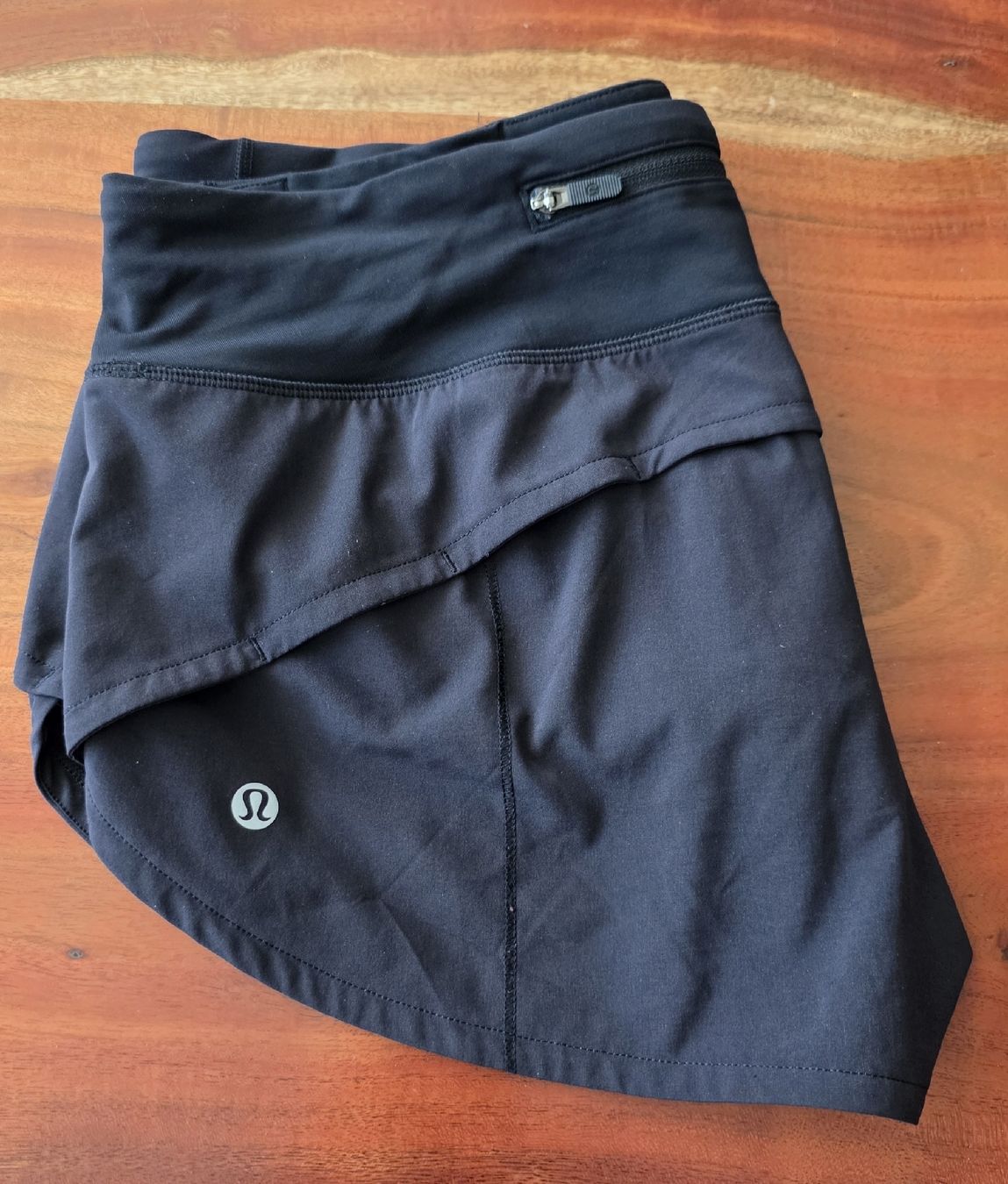 Lululemon Pantaloni: Lululemon Short – Usato da Thun venduto da remyi