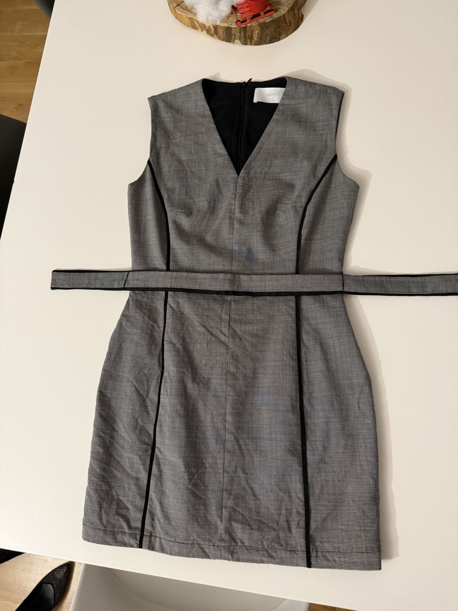 Hugo Boss Vestiti: Abito elegante grigio scuro, Hugo Boss – Nuovo (secondo la descrizione) da Grono venduto da val_997r 1