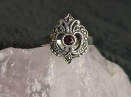 Ring Silber 925 mit dunkelrotem Stein