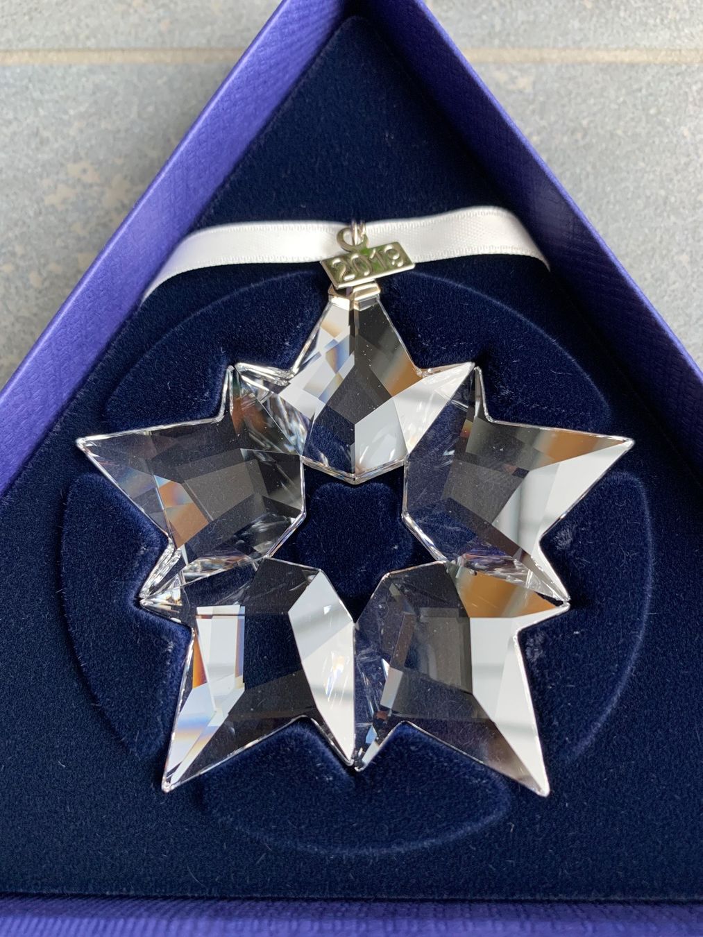 Swarovski Tutte le decorazioni: Swarovski Stern Ornament 2019 Gross – Nuovo e nell'imballaggio originale da Wil SG venduto da Sissi..79.. 2