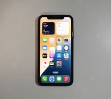 iPhone XR 128GB Akku 100%