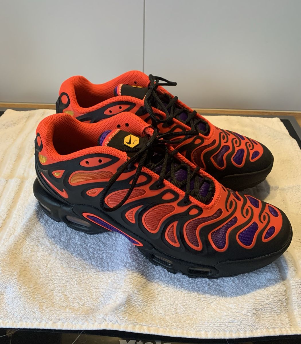 Nike Scarpe da uomo: Nike Air Max Plus TN, Grösse 42.5 – Nuovo (secondo la descrizione) da Murten venduto da schneebutz11 1