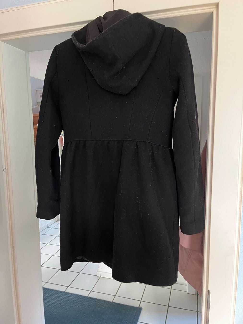 Zara Giacche: Damenwinterjacke schwarz mit Kapuze – Usato da Würenlos venduto da Schnudi10 1