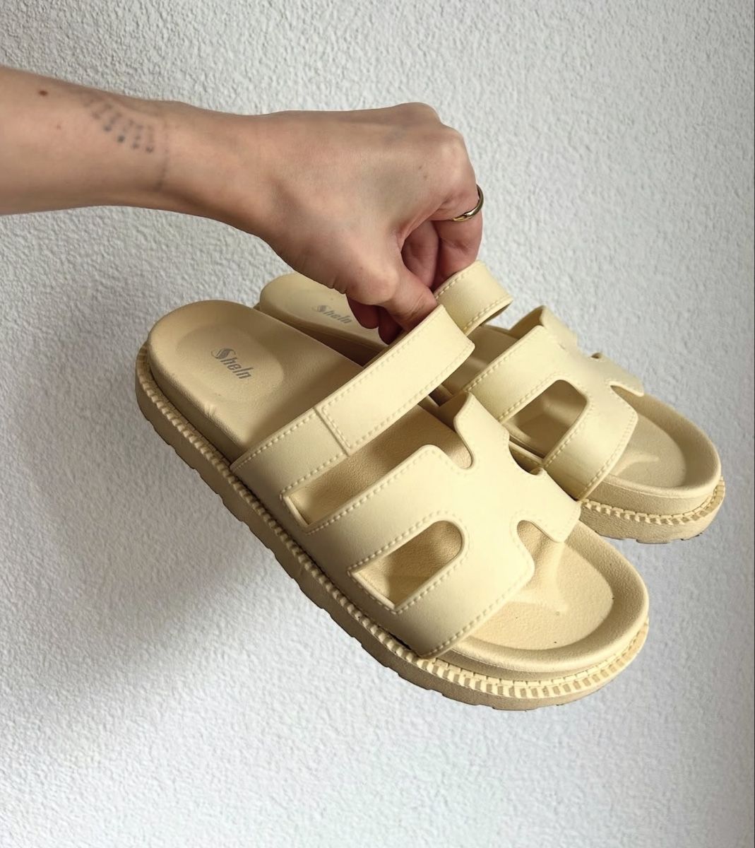 Scarpe da donna: Pantoletten Sandalen beige Grösse 38  – Usato da Chur venduto da faja7000