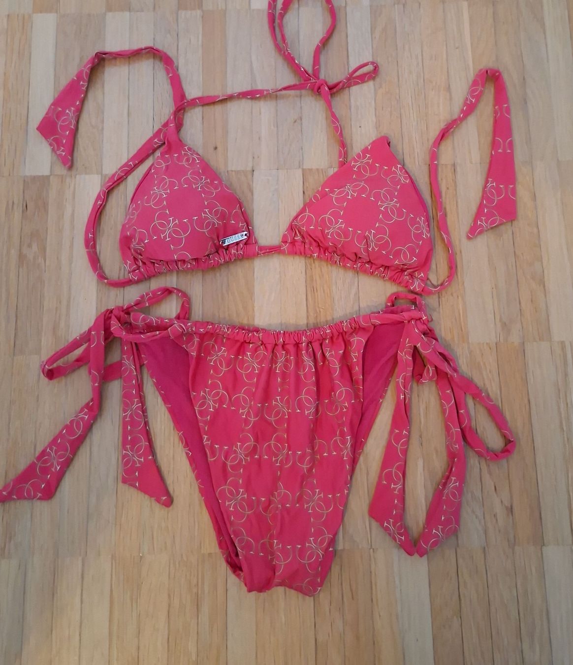 Guess Maillots de bain & Bikinis: Bikini Guess rot – D'occasion à Wallisellen par rahelr90