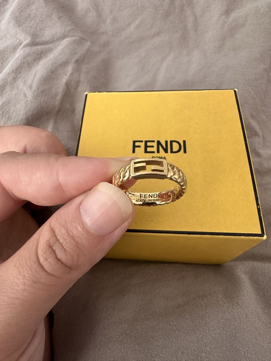 Fendi Anelli: Fendi Ring Gold mit Box – Usato da Winterthur venduto da yan_mzy9 1
