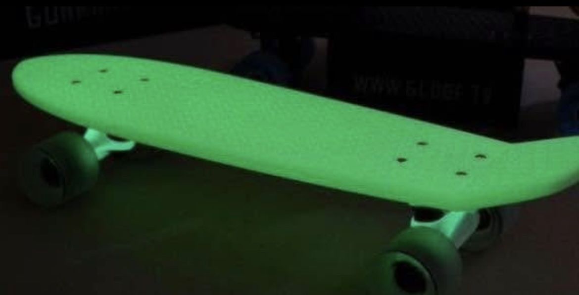 Globe Skateboards: Skateboard Globe Bantam Glow in the Dark – Usato da Lausanne venduto da hen_p2mh 3