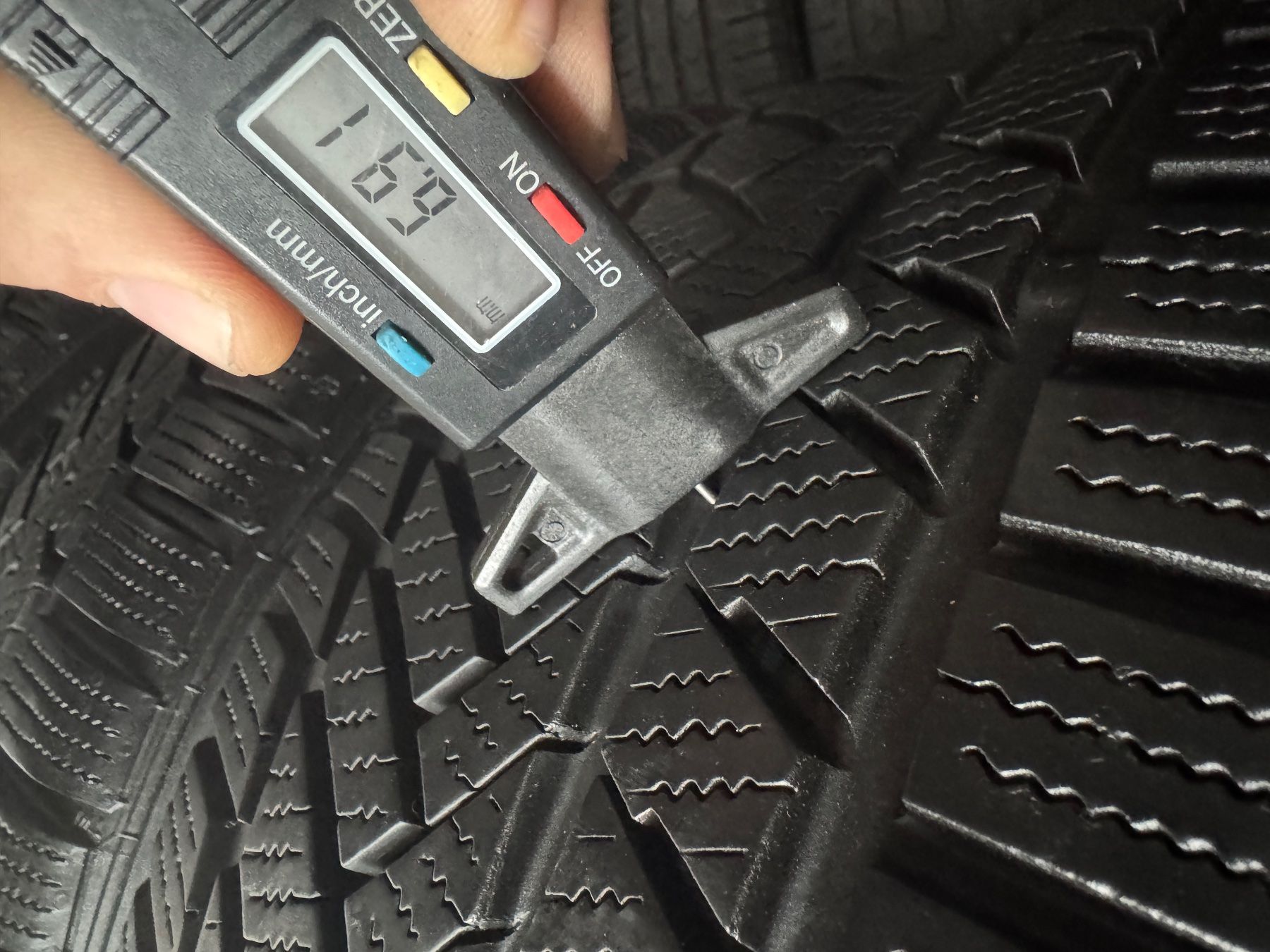 Continental Pneumatici & Ruote complete: 245/45R18 – Usato da Widen venduto da Dinero02 6