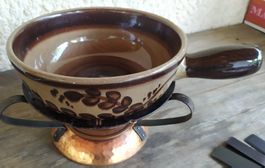Altes Fondue-Rechaud mit Pfanne