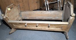Antike Schweizer Bauernwiege / Schaukelwiege aus Holz