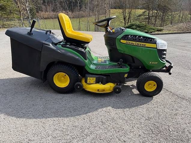 Rasenmäher: John Deere X166R tracteur tondeuse – Gebraucht aus La Chaux-de-Fonds von tatouillard