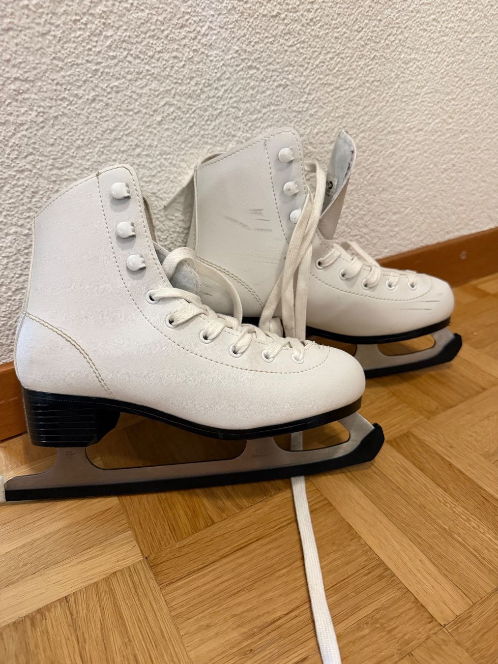 Patins à glace: Schlittschuhe Kinder Grösse 35 – D'occasion à Dübendorf par Meinemaus 1